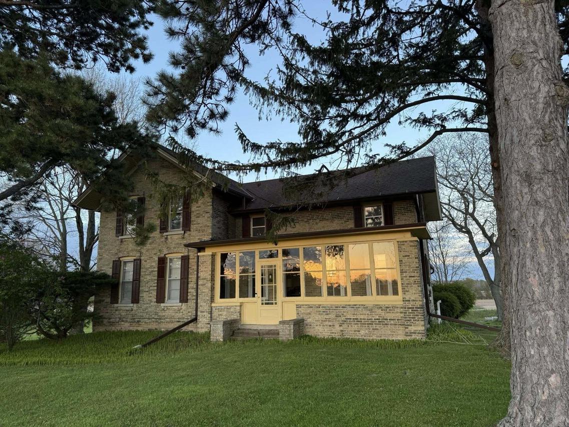 3820 S Woelfel Rd, New Berlin, WI 53151
