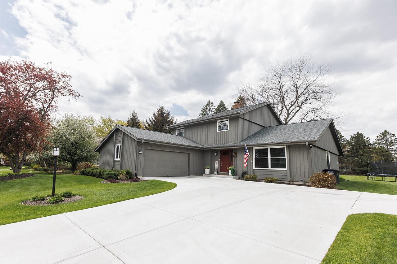 4 Cherrywood Ct, Wind Point, WI 53402