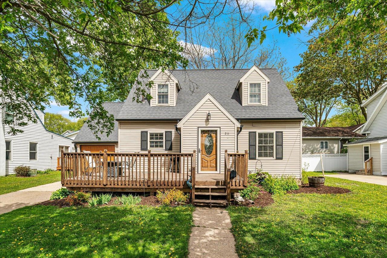211 N Rusk Ave, Viroqua, WI 54665