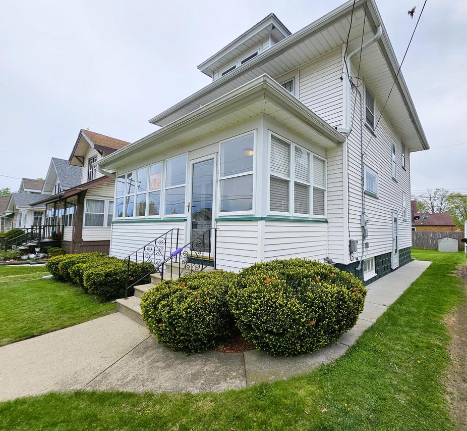 2101 74th St, Kenosha, WI 53143