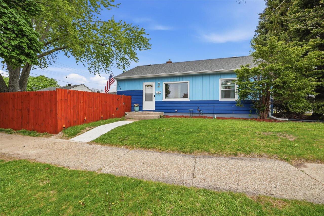 6800 W Ohio Ave, Milwaukee, WI 53219