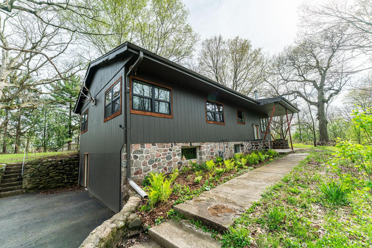 203 Prairie View, North Prairie, WI 53153