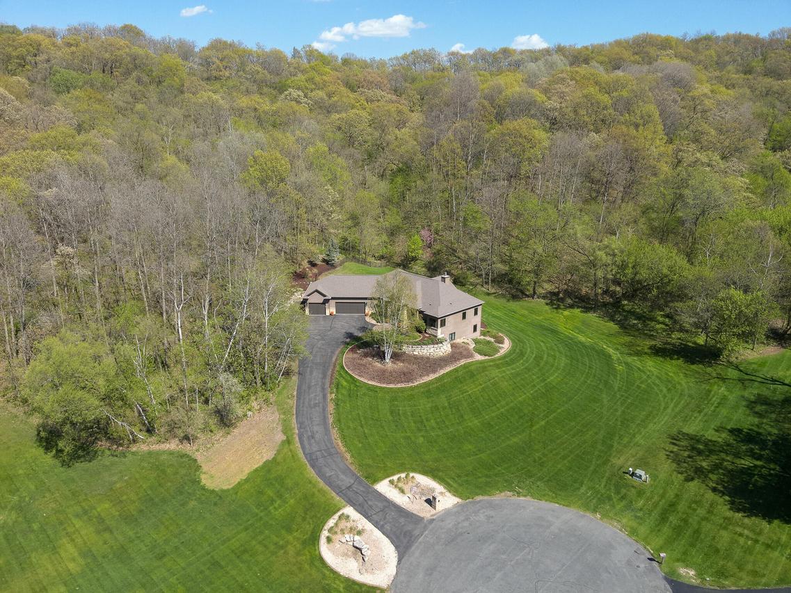 W6104 Valley Pl, Onalaska, WI 54636