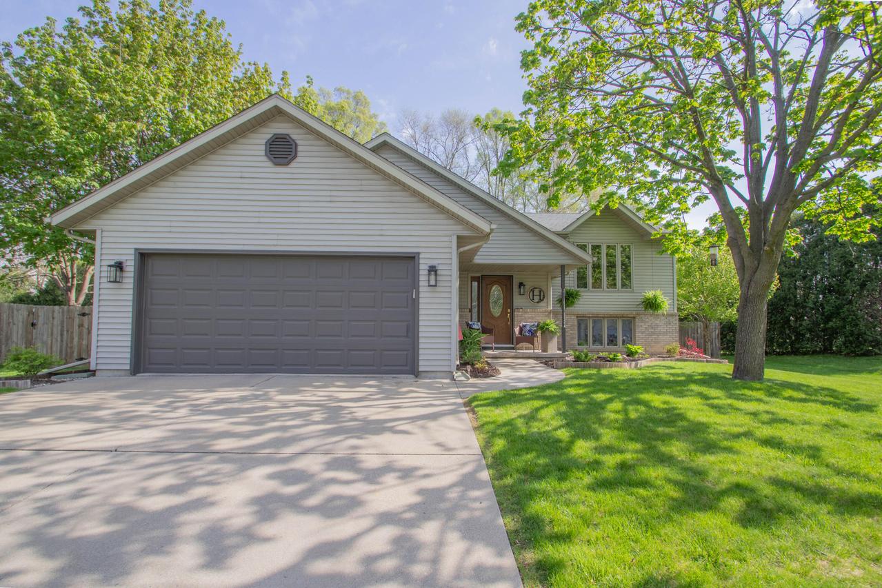509 Mary Knoll, Watertown, WI 53098