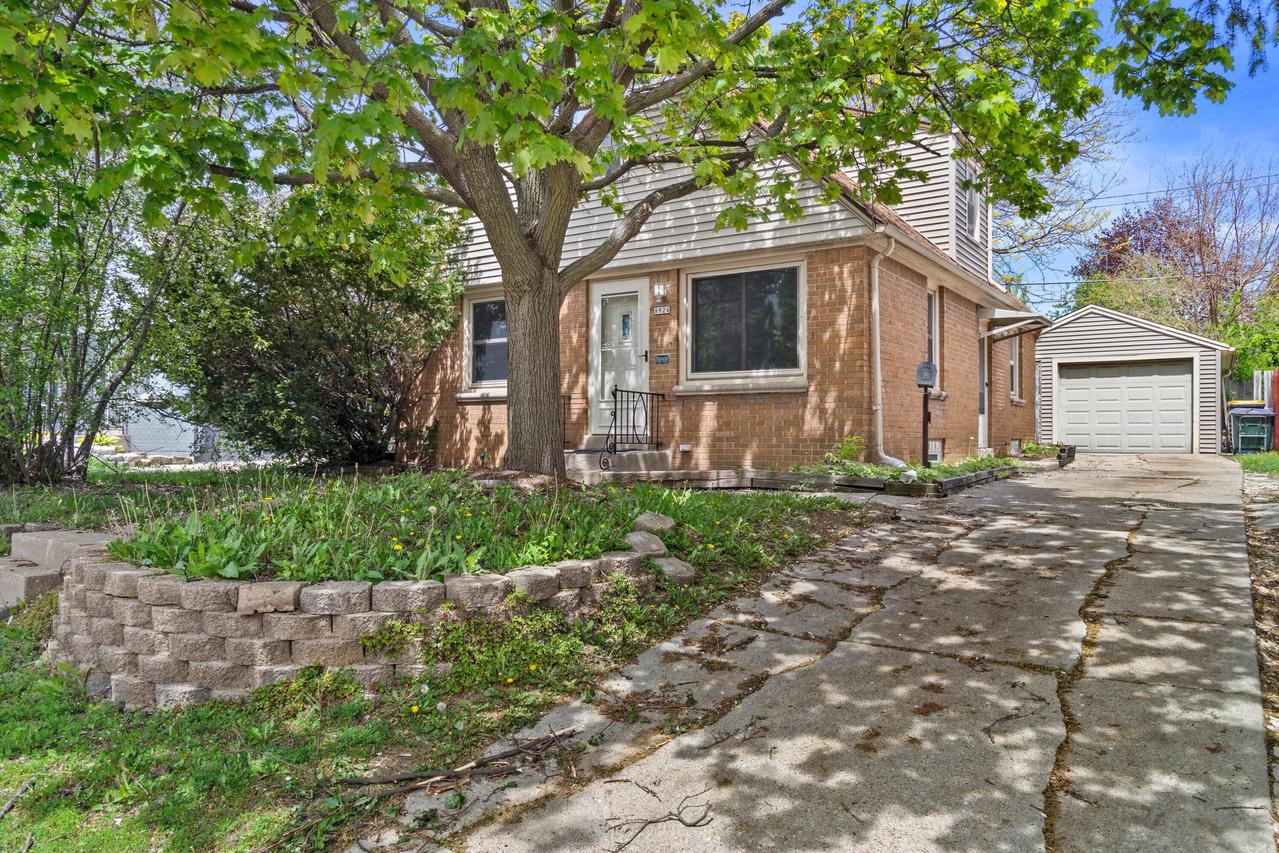 8924 W Lincoln Ave, West Allis, WI 53227