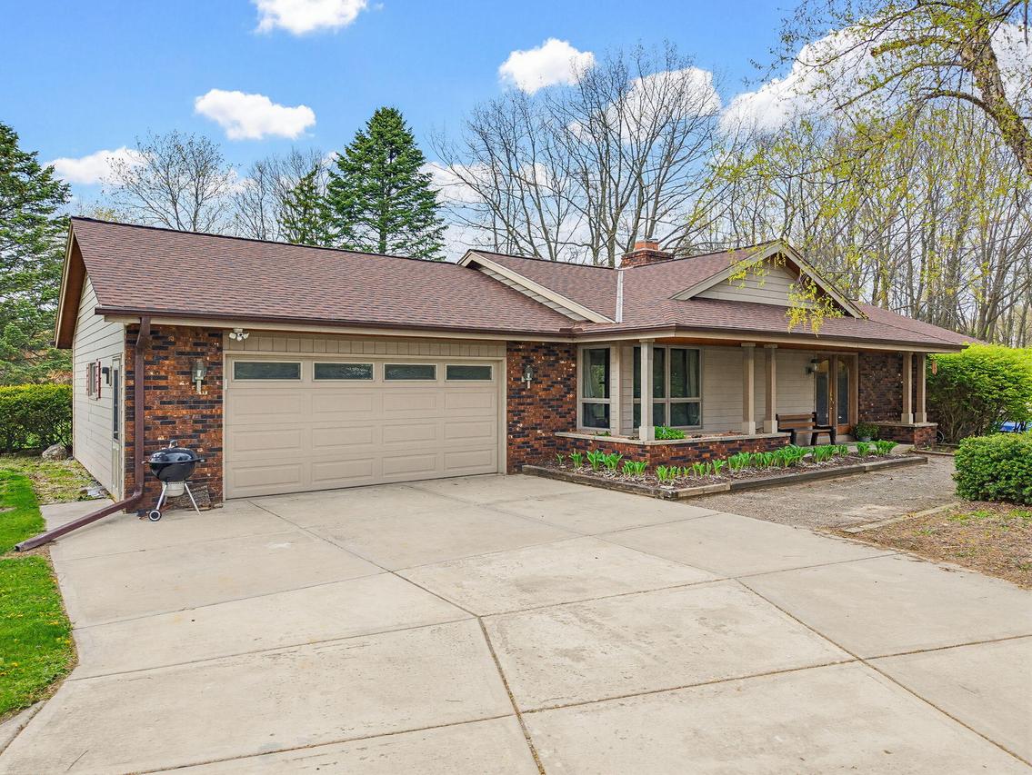 4896 Sunset View, West Bend, WI 53095