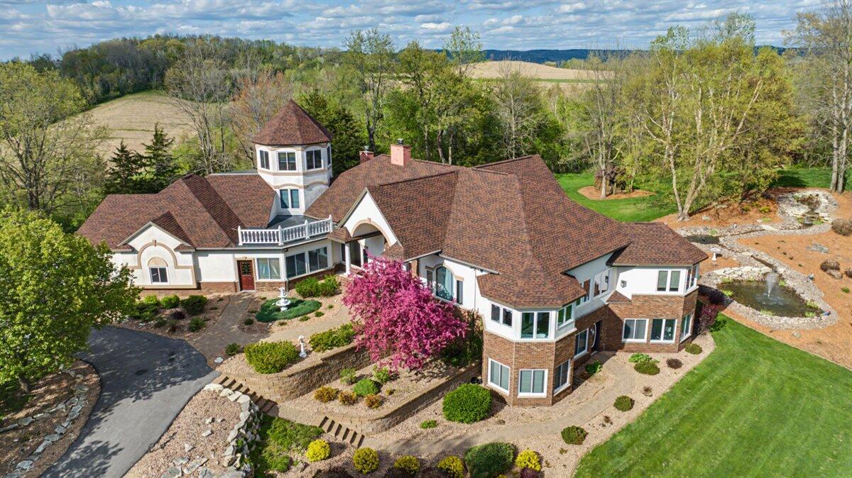N2487 Nuttelman Rd, Barre, WI 54601