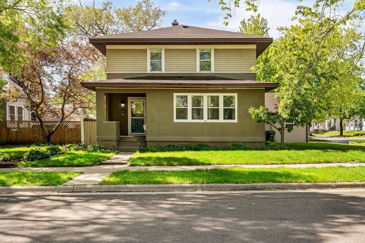 1404 Adams St, La Crosse, WI 54601