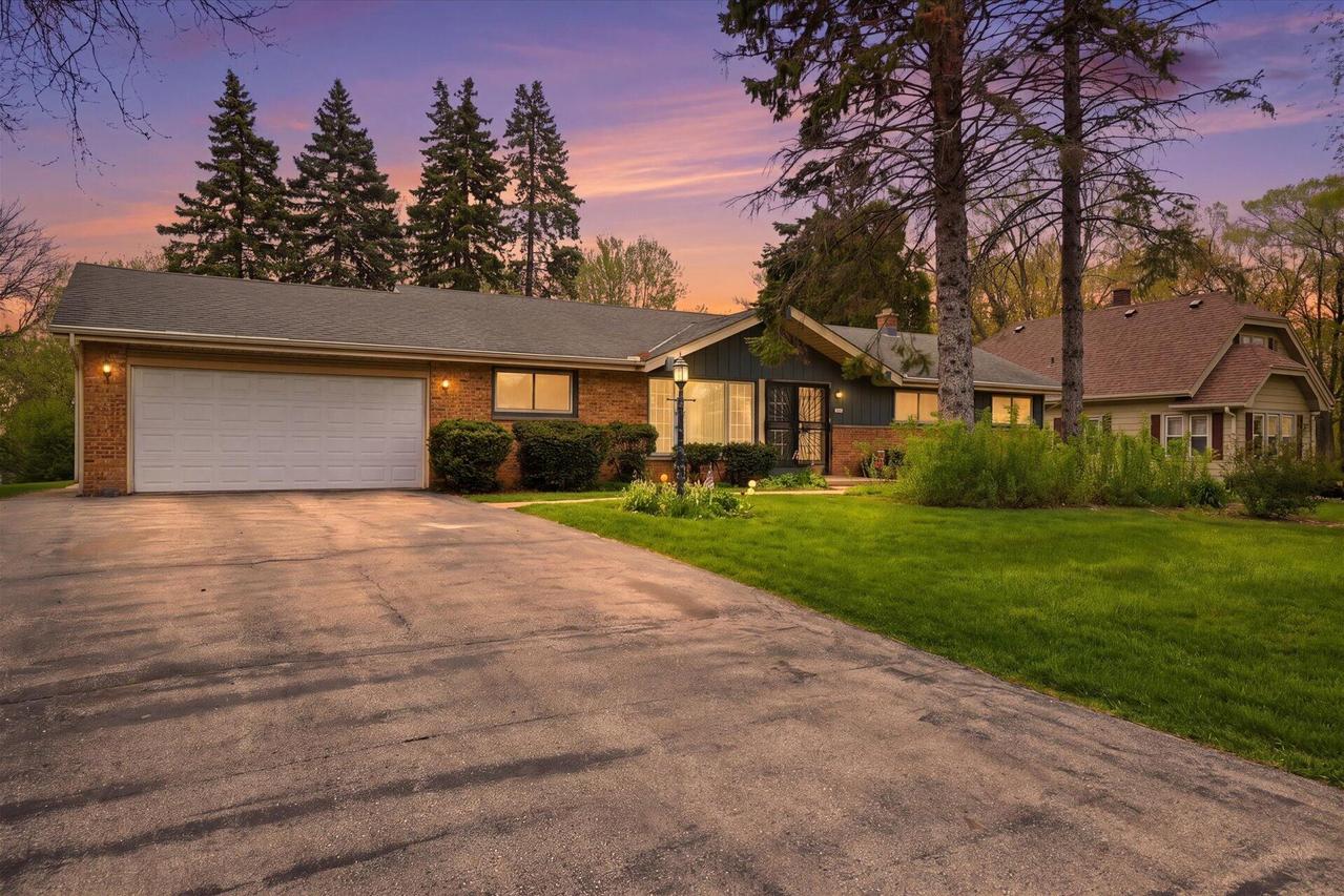 6994 N Range Line Rd, Glendale, WI 53209