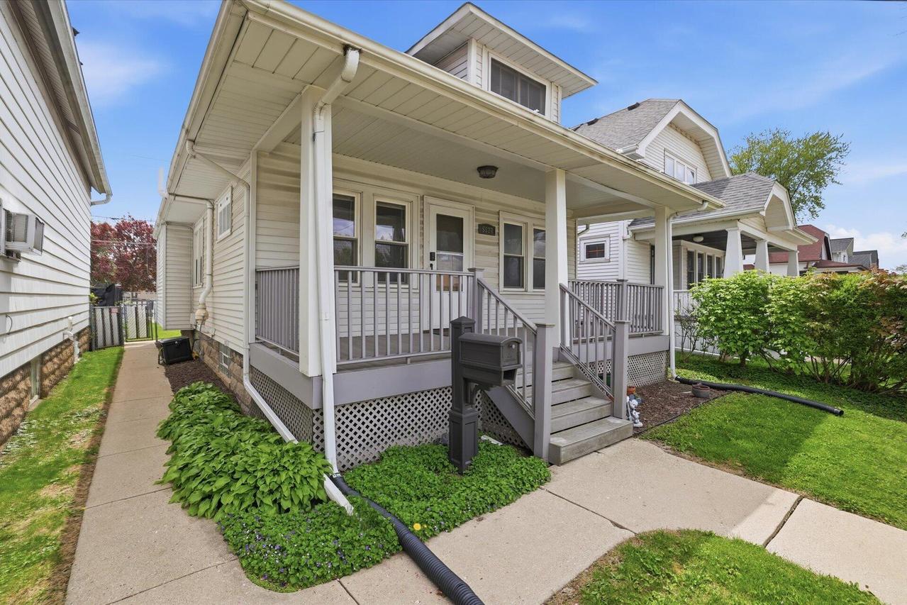 5827 W Rogers St, West Allis, WI 53219