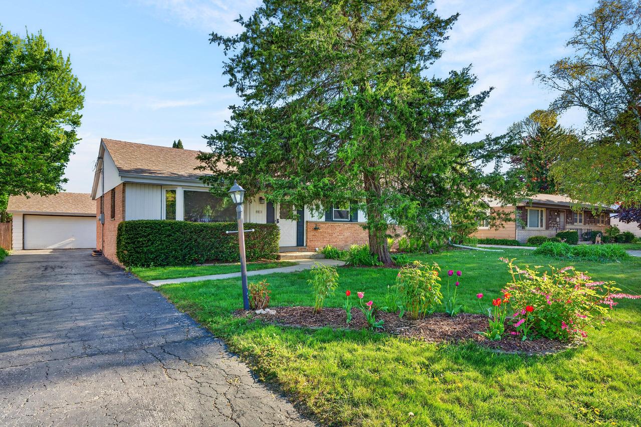 5811 W Ester Pl, Brown Deer, WI 53223