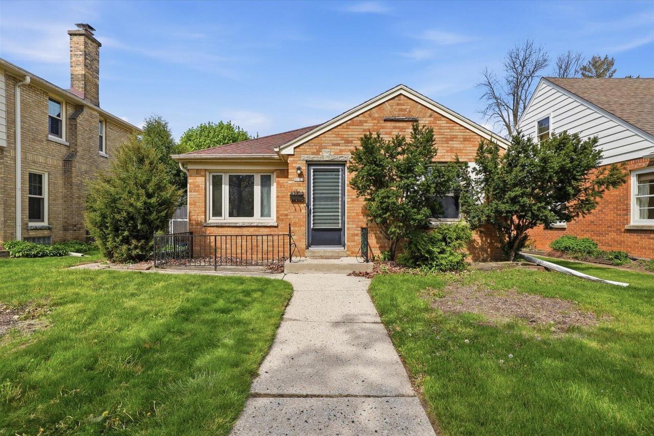 5723 N Crestwood Blvd, Glendale, WI 53209