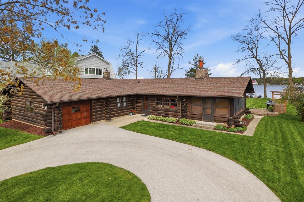 W322N7526 Reddelien Rd, Merton, WI 53029