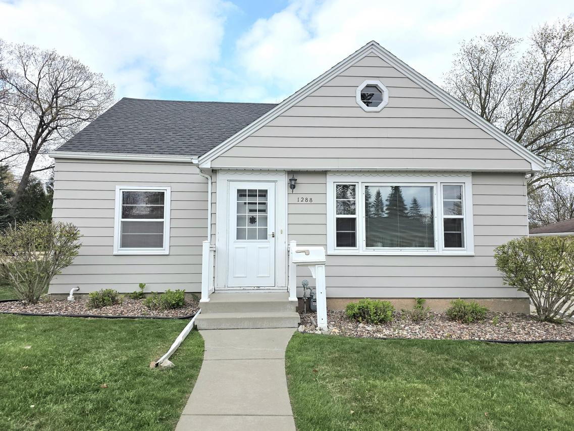 1288 Marian Ln, Green Bay, WI 54304