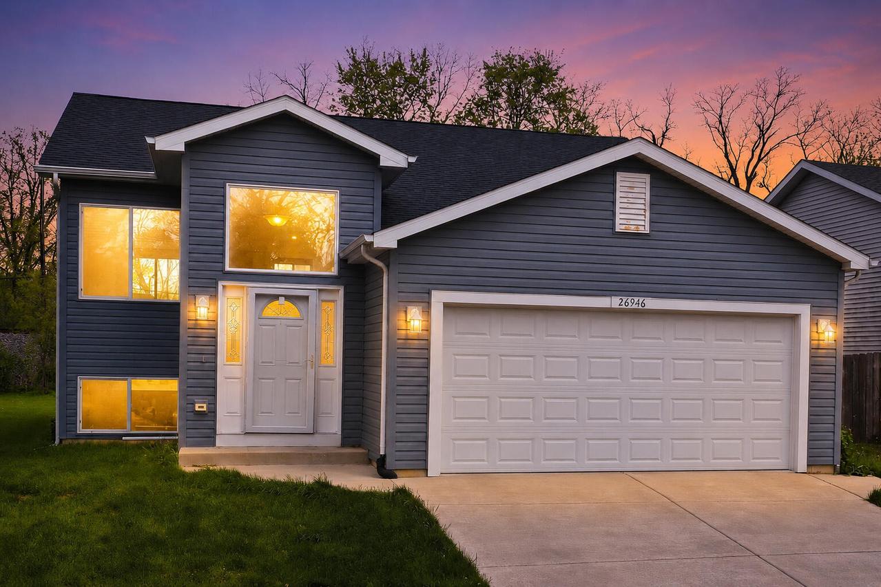 26946 99th St, Salem Lakes, WI 53179