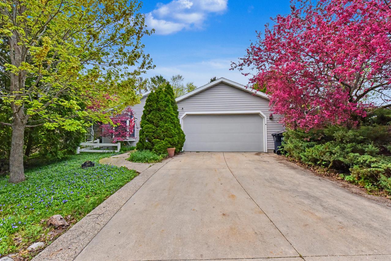 1168 W Bluestem Ct, Elkhorn, WI 53121