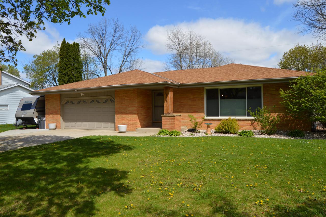 2132 Rambling Rose Rd, Waukesha, WI 53186