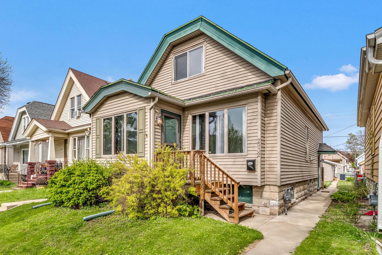 2932 S 8th St, Milwaukee, WI 53215