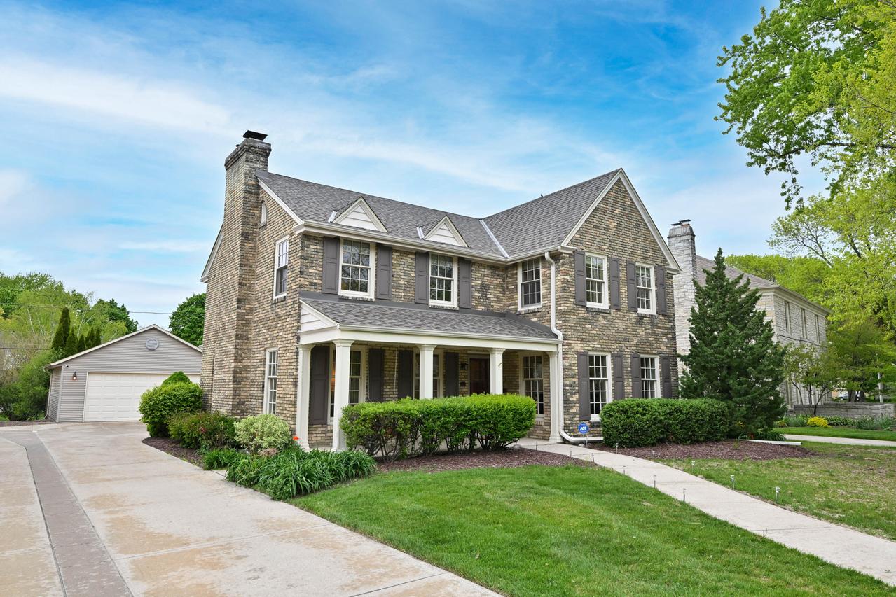 653 N 75th St, Wauwatosa, WI 53213