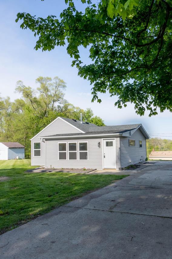 8231 Chara Dr, Burlington, WI 53105