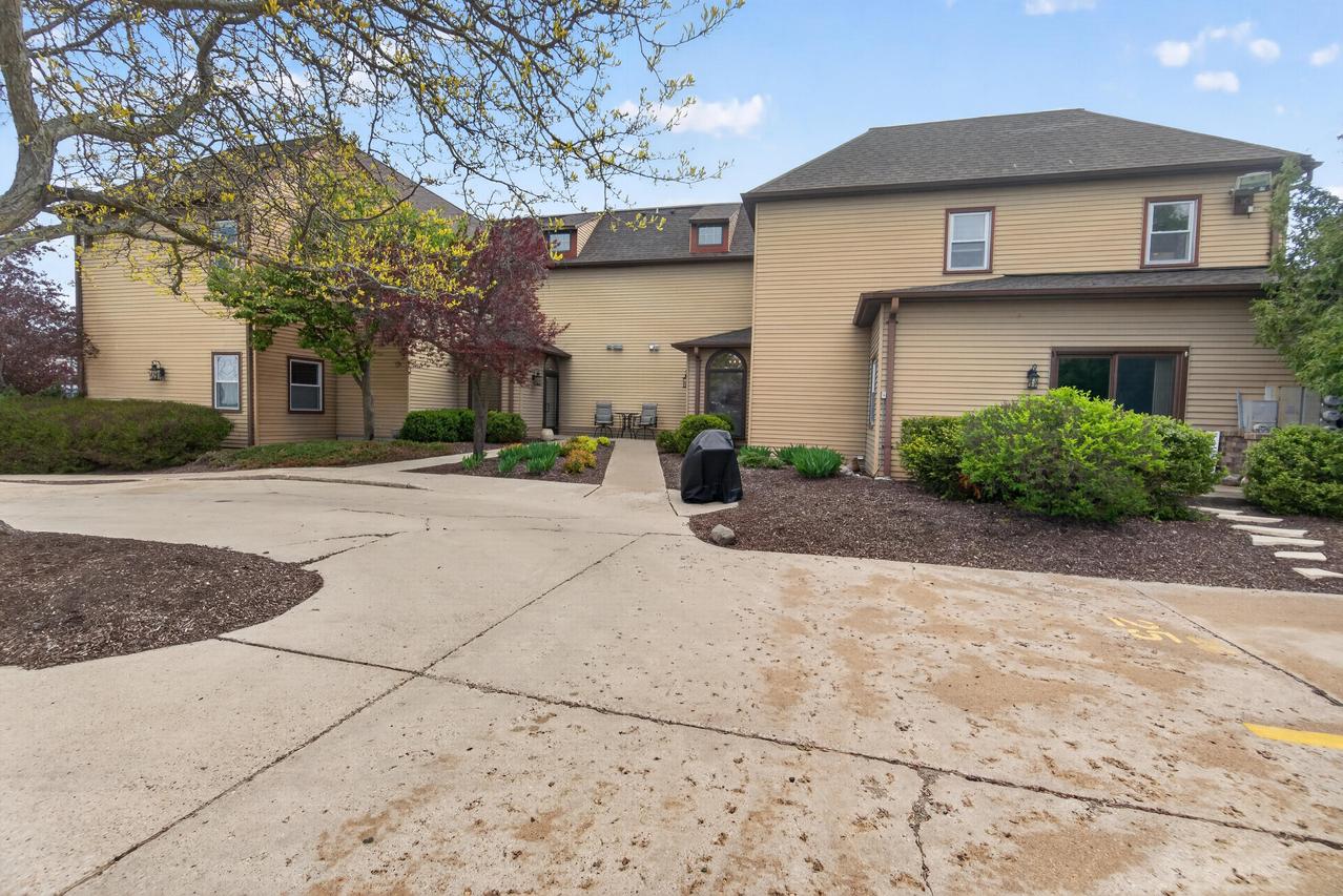 100 Main St #105, Pewaukee, WI 53072