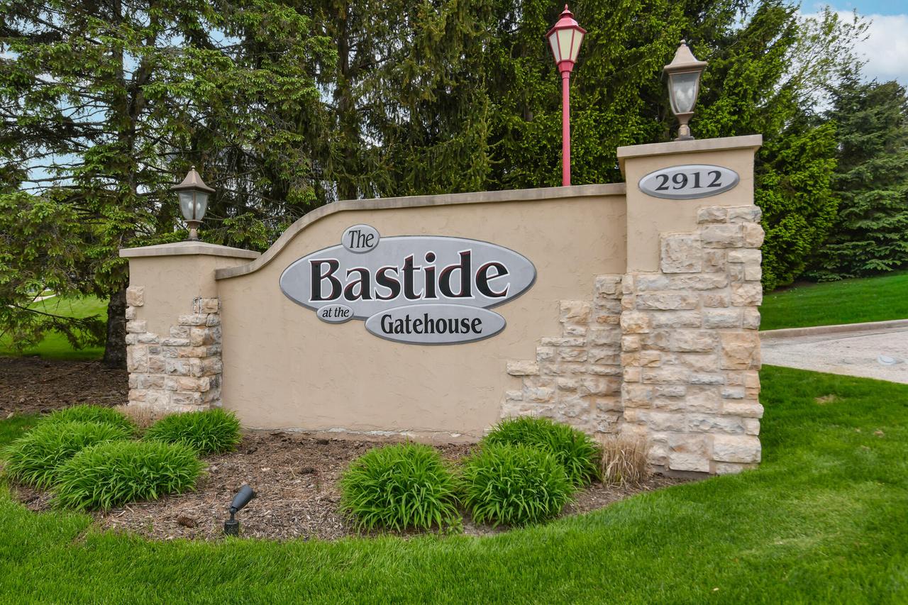 2912 N University Dr #204, Waukesha, WI 53188
