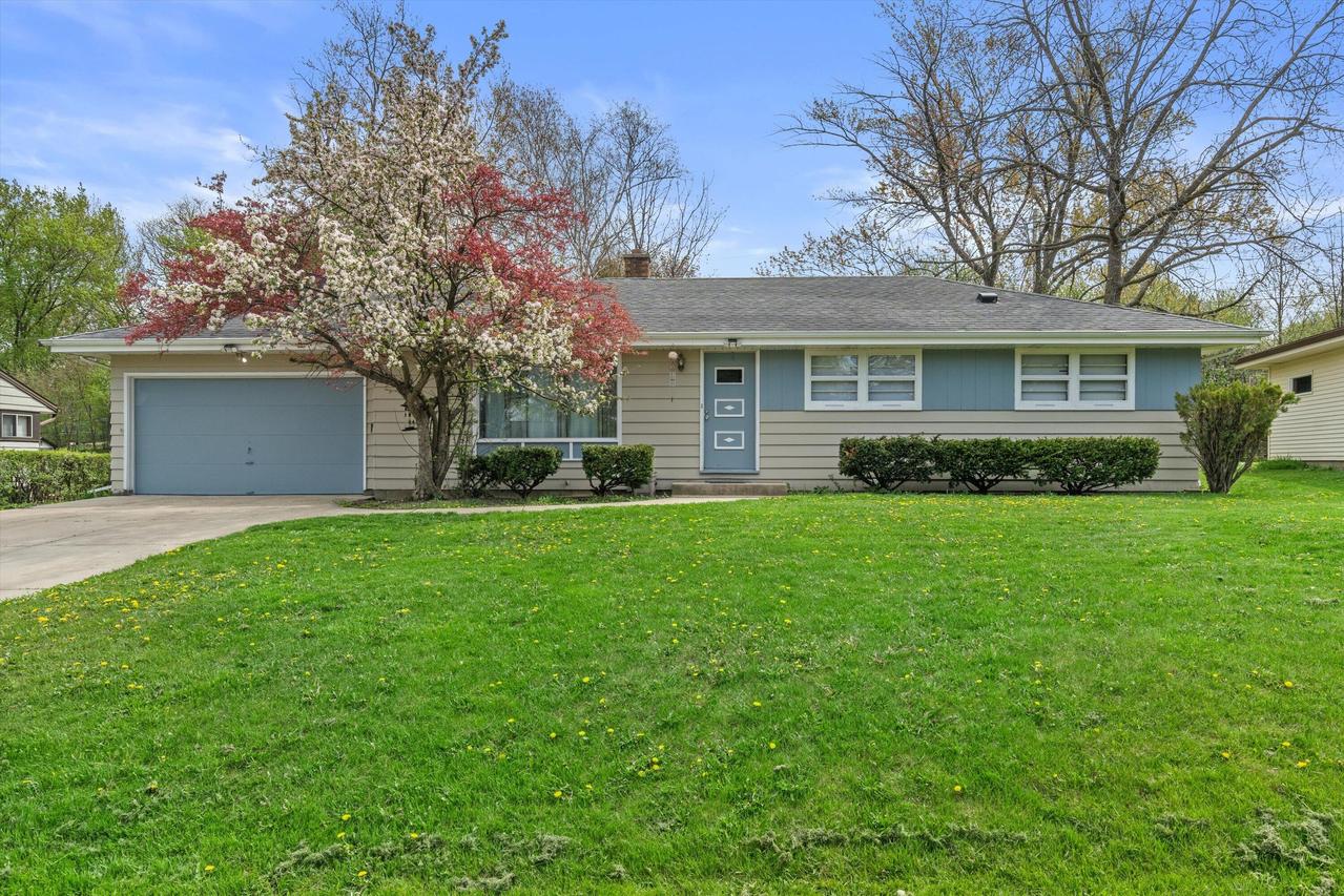 5427 W Spring Ln, Milwaukee, WI 53223