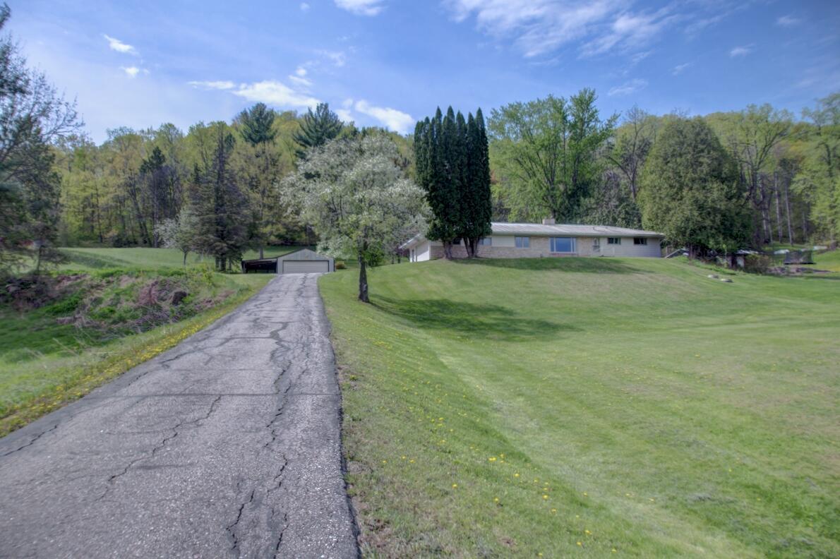 W601 Hillview Dr, Bergen, WI 54658