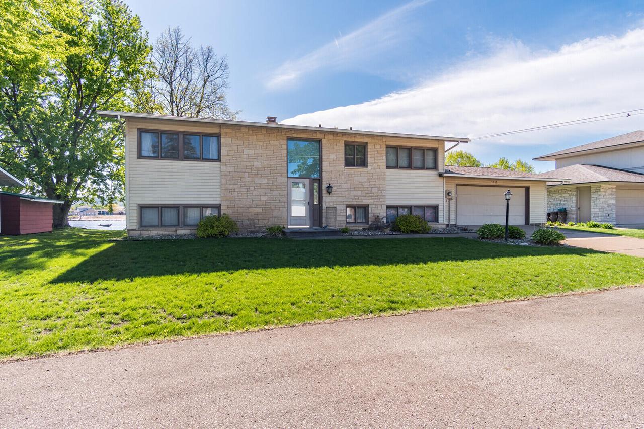 1812 Nakomis Ave, Campbell, WI 54603