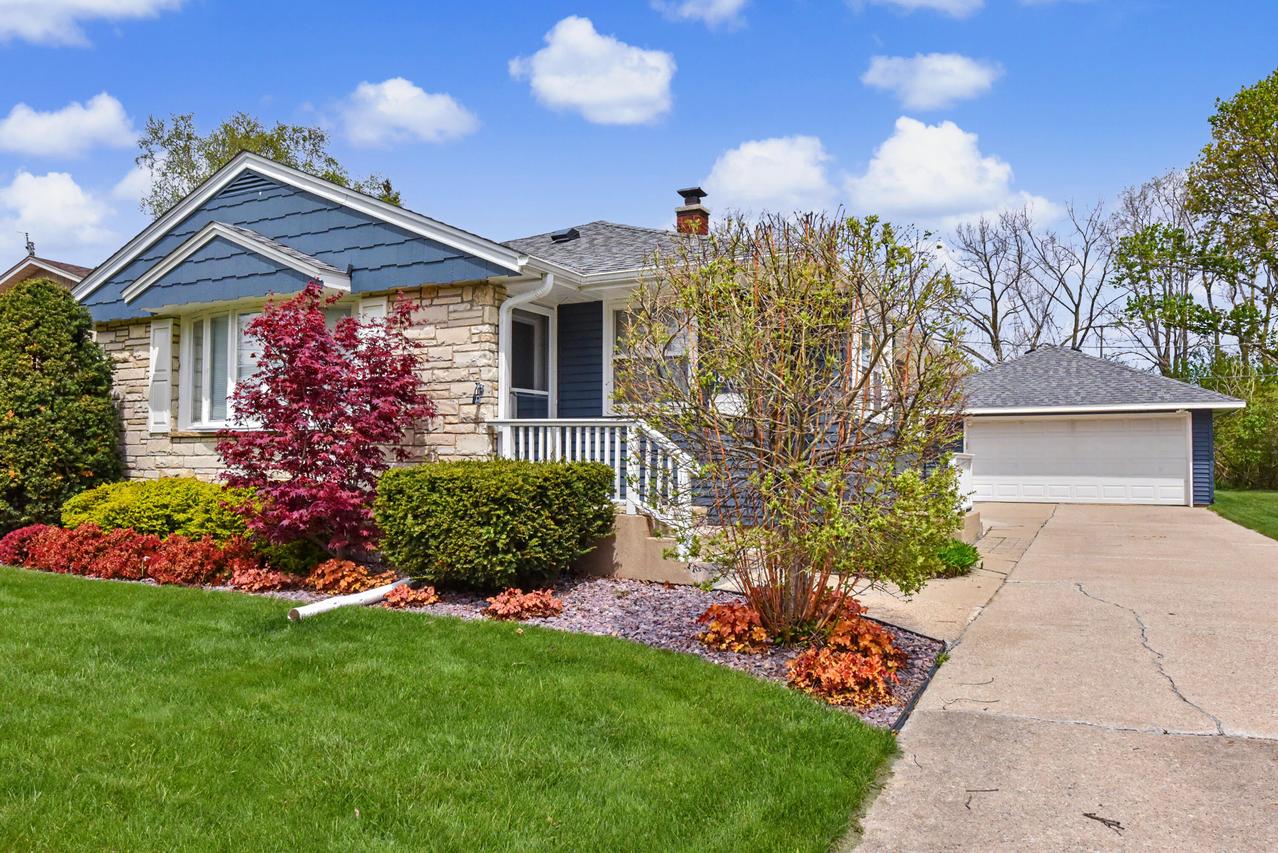 810 Carrington Ave, South Milwaukee, WI 53172