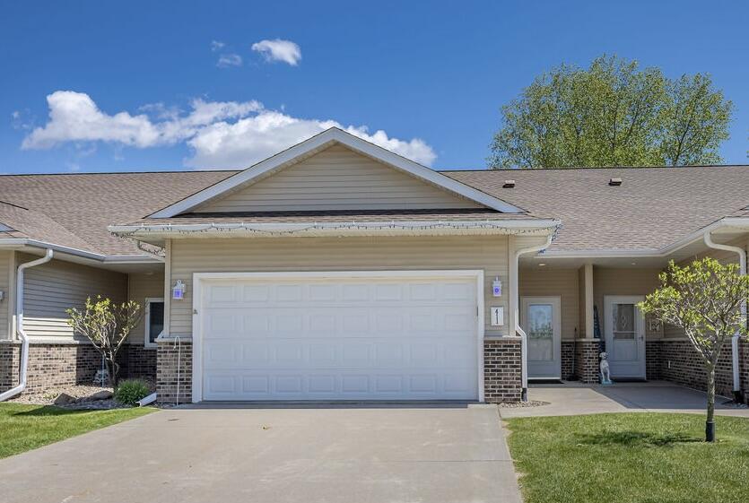 411 Cherry Ln, Holmen, WI 54636