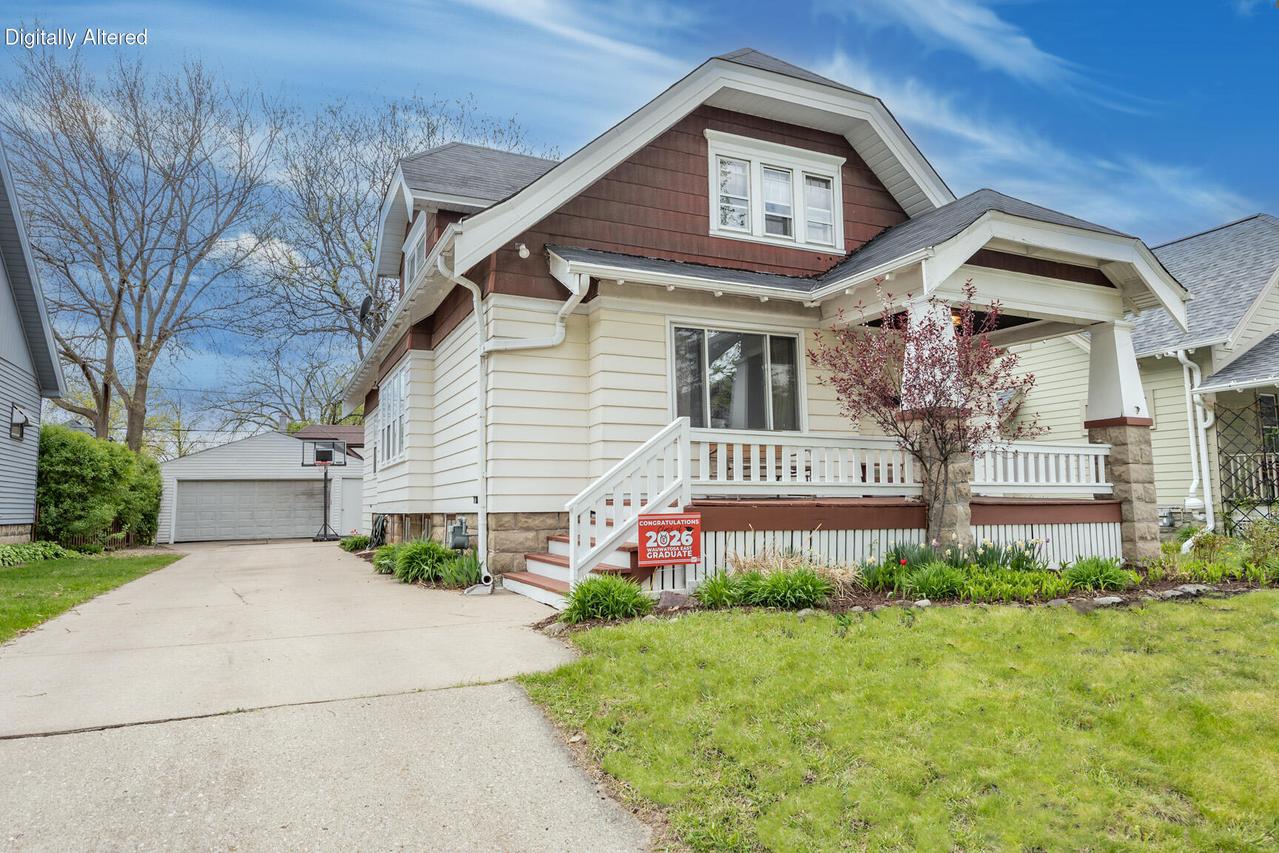 2171 N 61st St, Wauwatosa, WI 53213