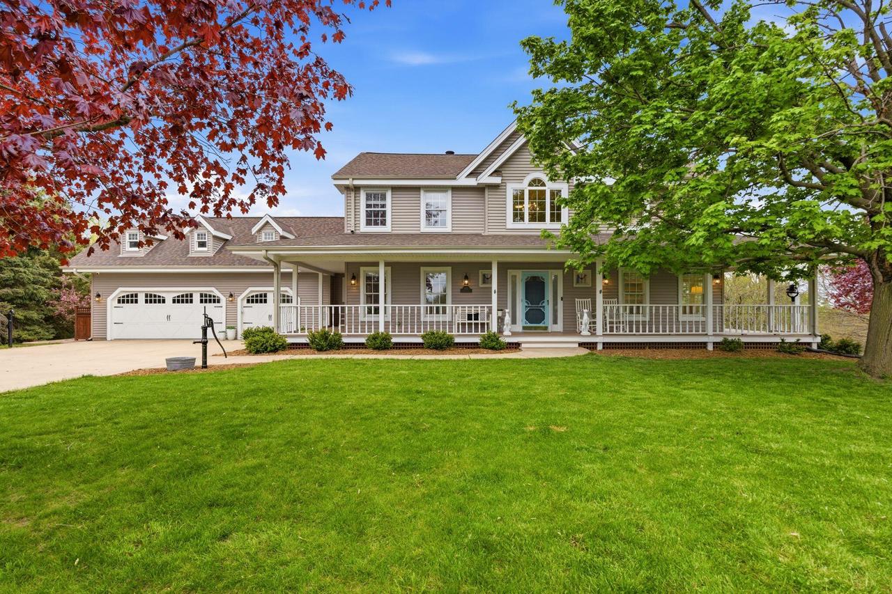 105 Mark Ct, North Prairie, WI 53153
