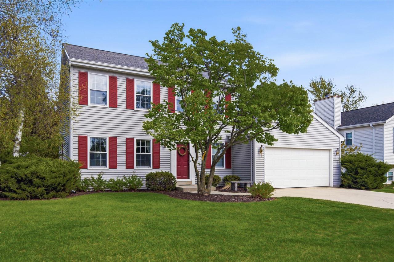 410 S Claremont Rd, Saukville, WI 53080