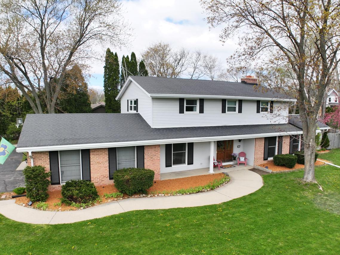 2500 W Hemlock Rd, Glendale, WI 53209