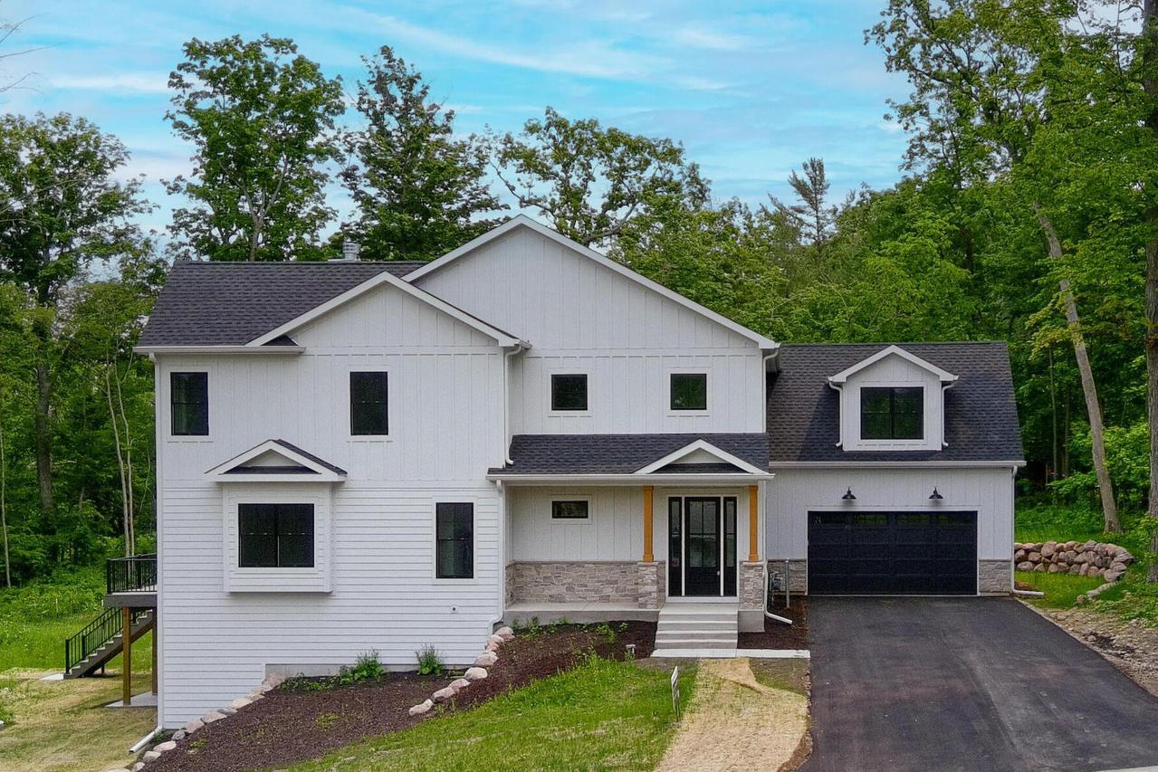 N2692 Forest Dr, Geneva, WI 53147
