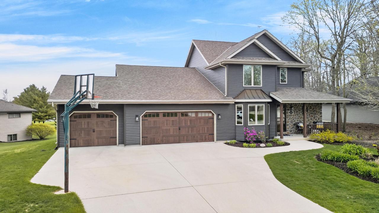 1831 Mapletree Rd, Howards Grove, WI 53083