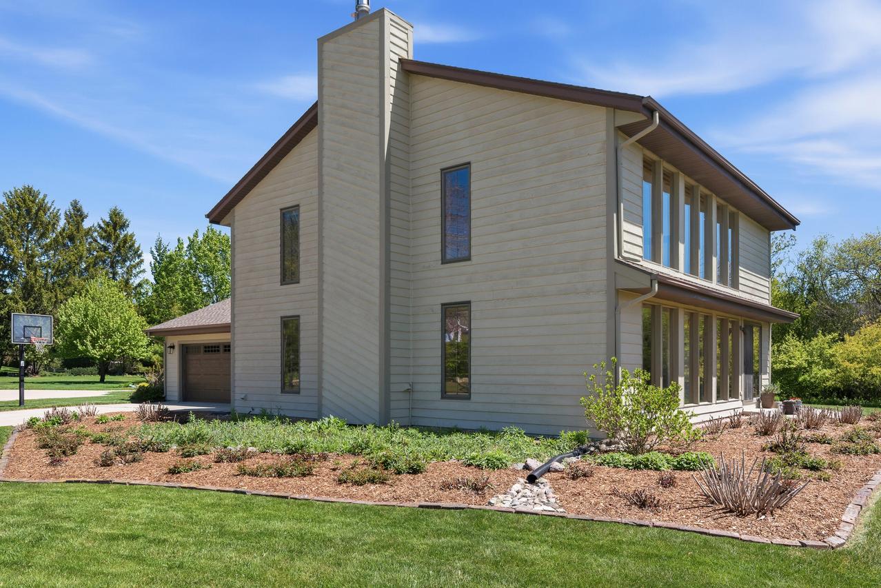 16478 W Melody Ct, New Berlin, WI 53151