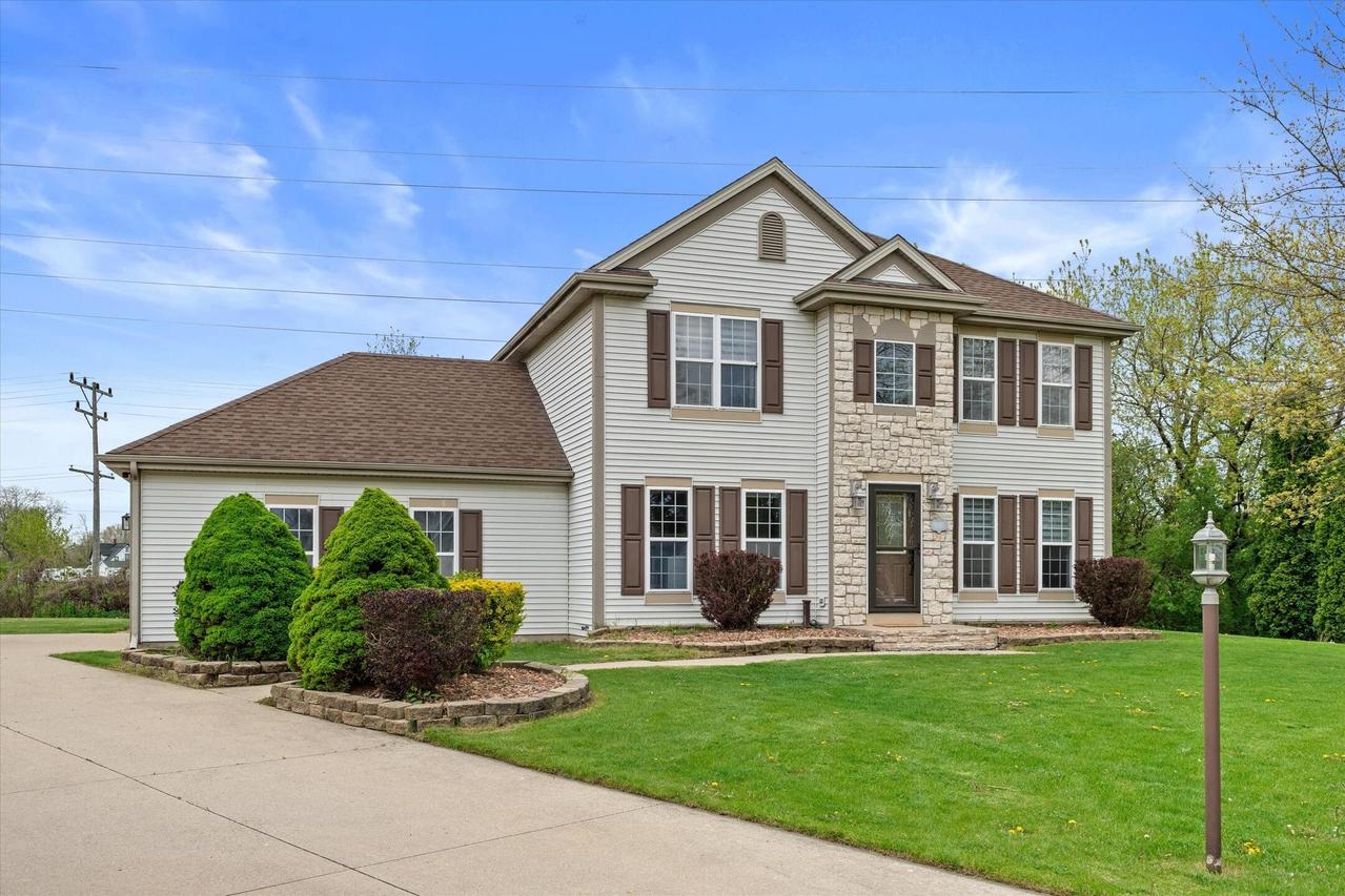 7589 S Pacific St, Franklin, WI 53132