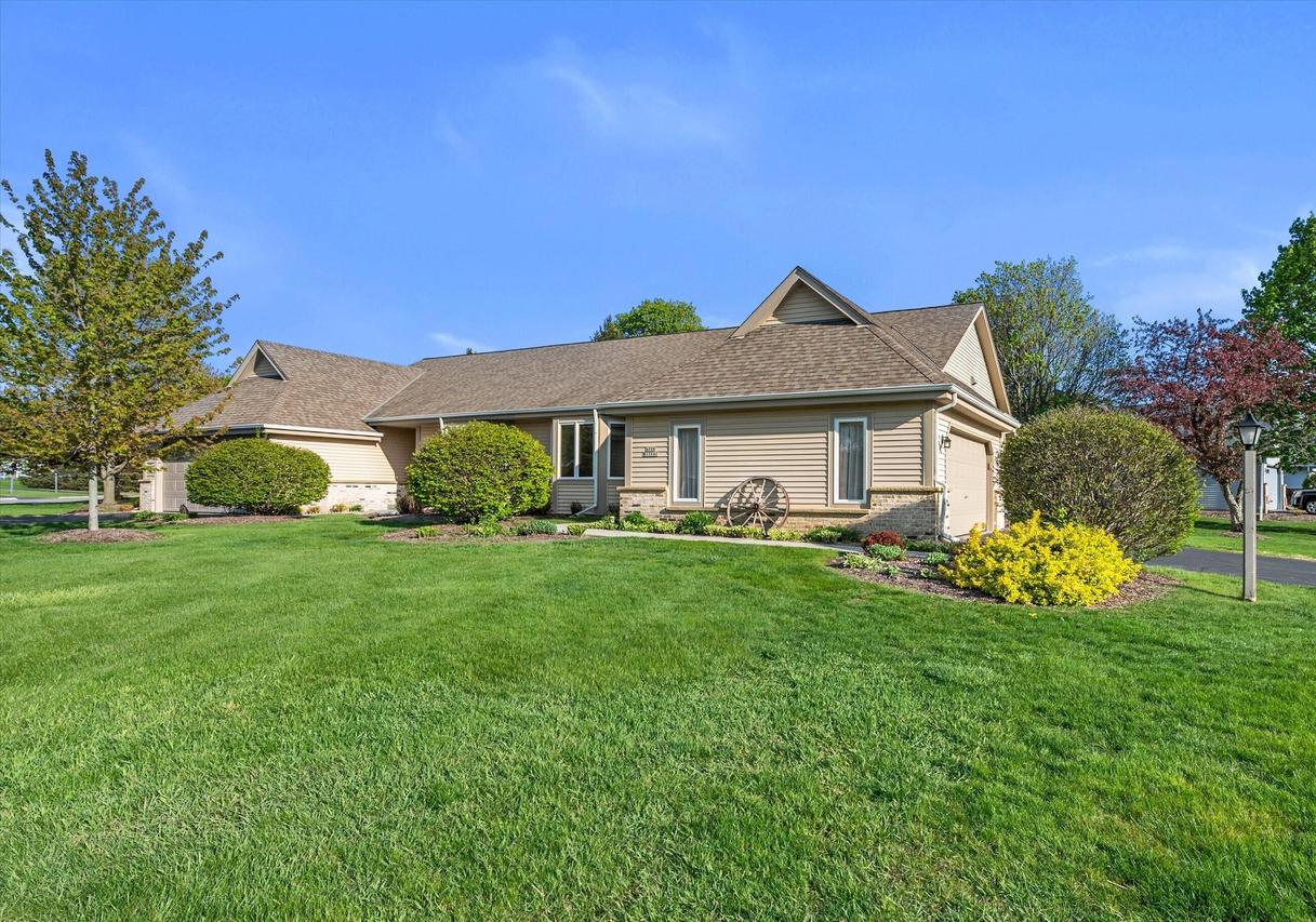 N114W15947 Hilbert Ln, Germantown, WI 53022