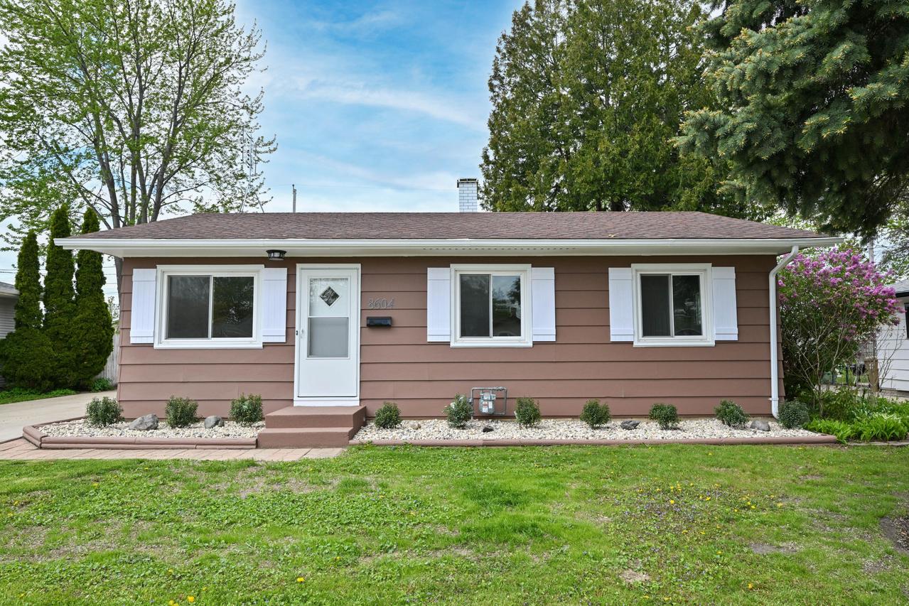 8604 20th Ave, Kenosha, WI 53143