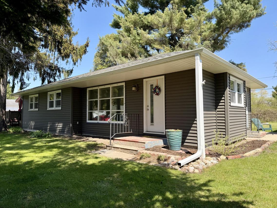 404 8th St, Somers, WI 53140