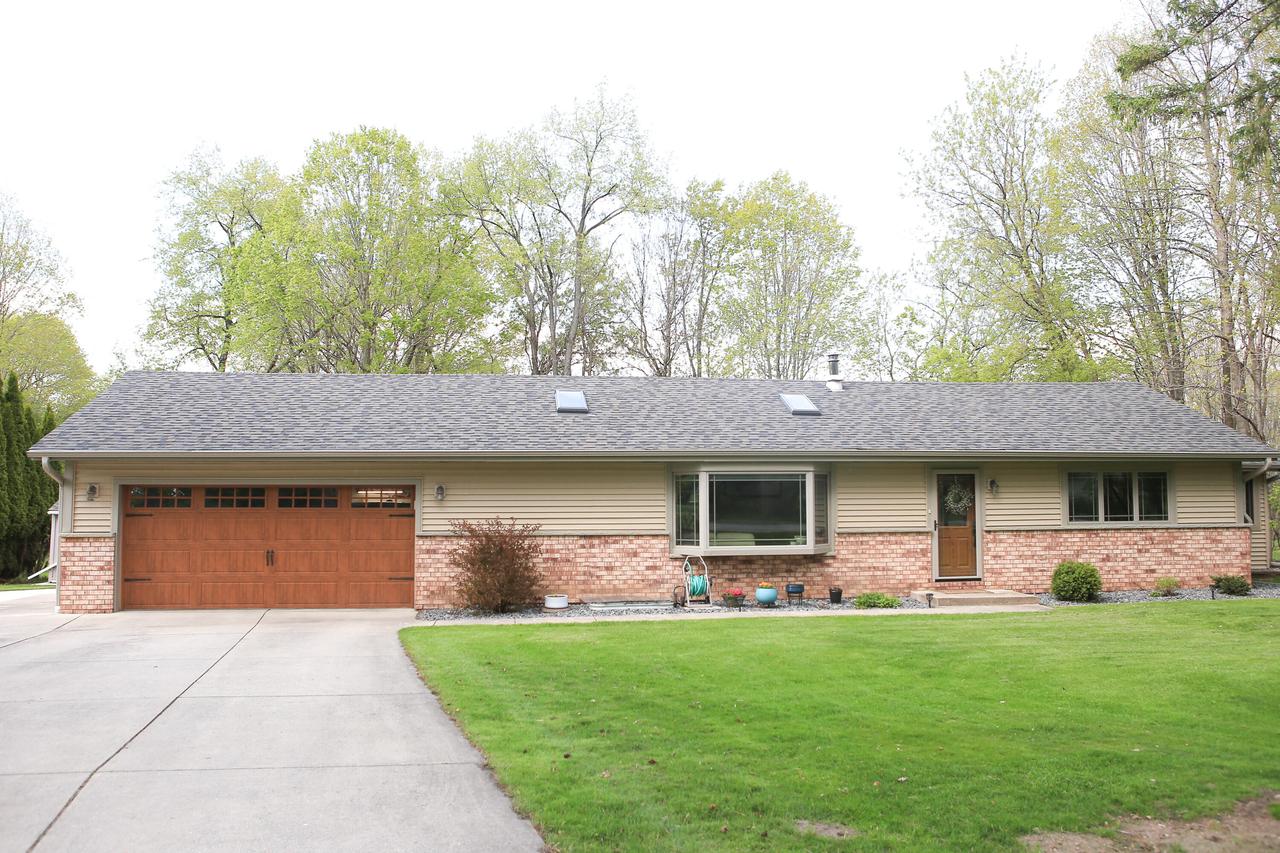 N64W34206 Bayview Rd, Oconomowoc, WI 53066