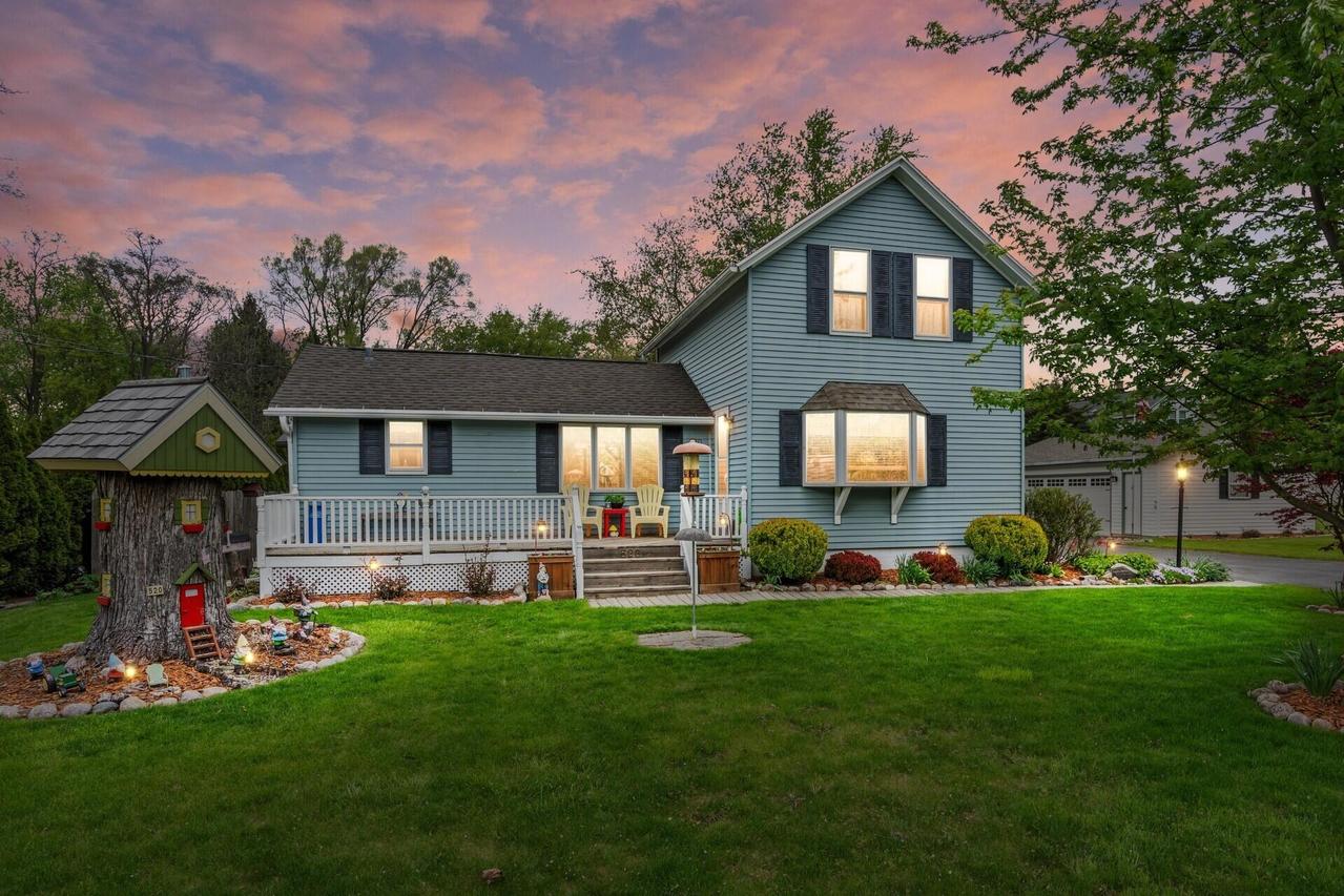 520 W Oakwood Rd, Oak Creek, WI 53154