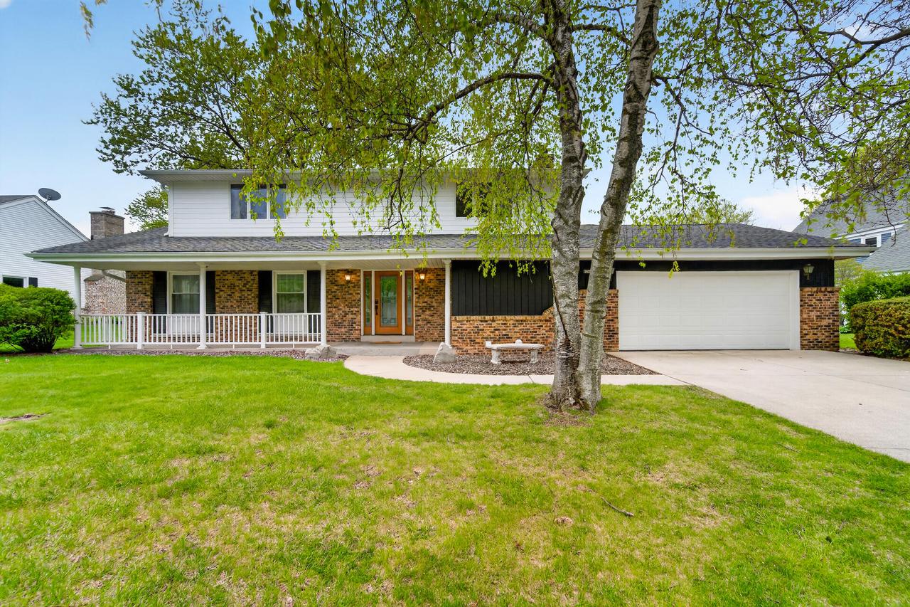 12613 N Jonquil Ct, Mequon, WI 53092