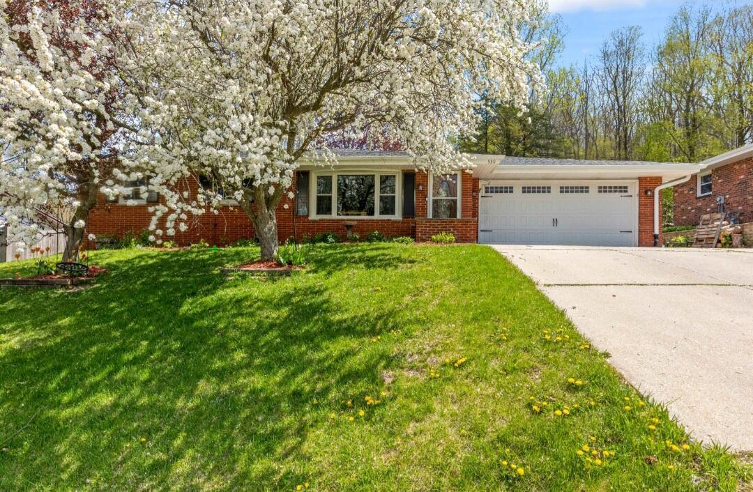 530 Oak Ter, Slinger, WI 53086