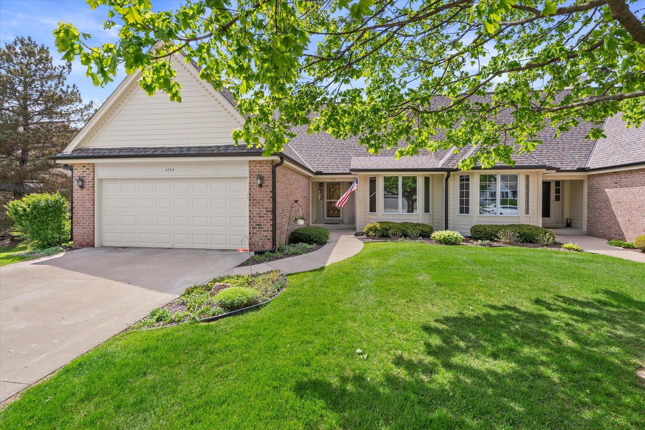 625 S Stonehedge Dr #A, Brookfield, WI 53045