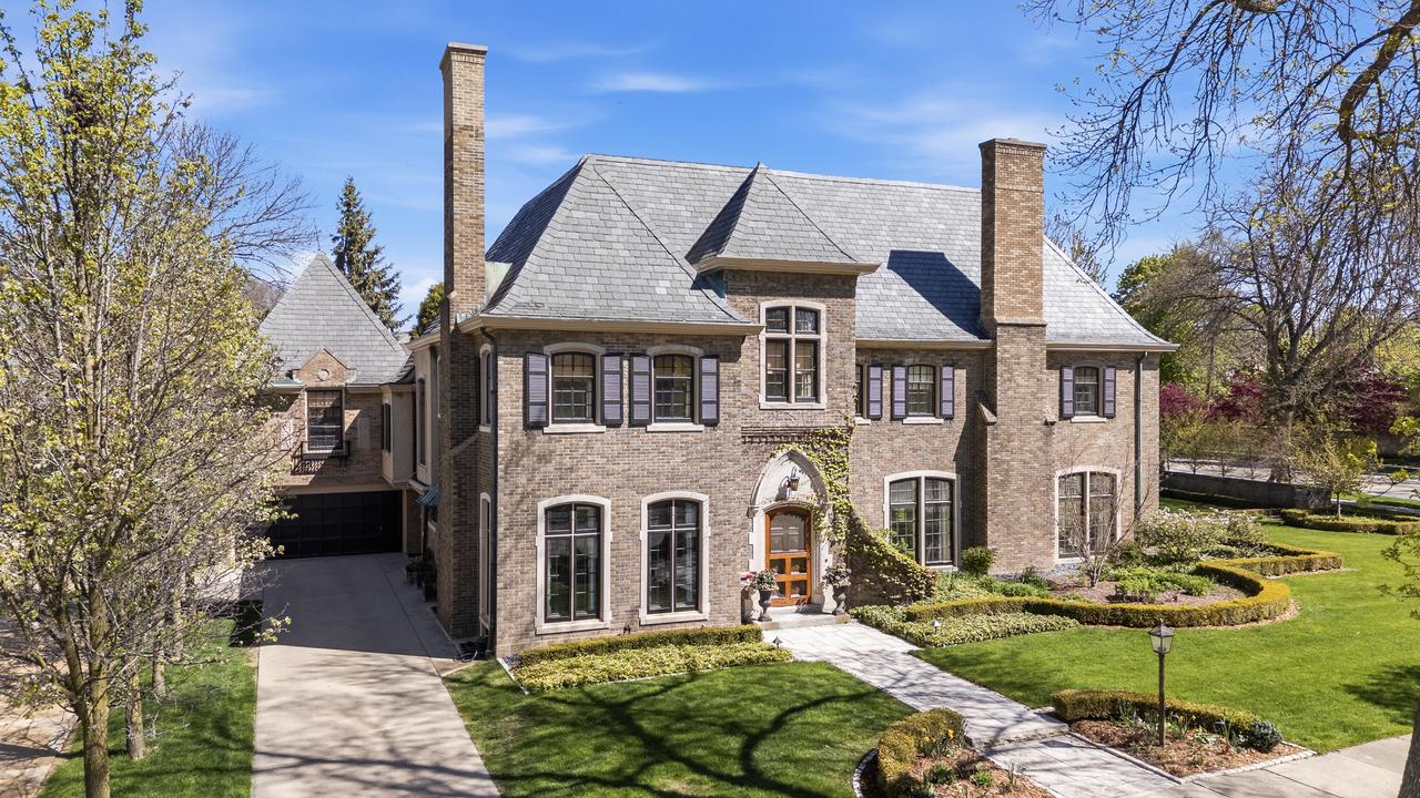 3565 N Lake Dr, Shorewood, WI 53211