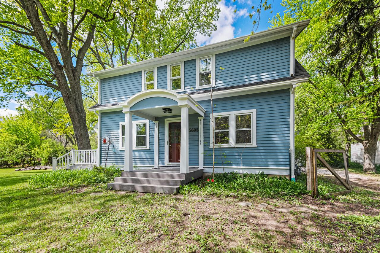 5605 W Pine Ln, Mequon, WI 53092