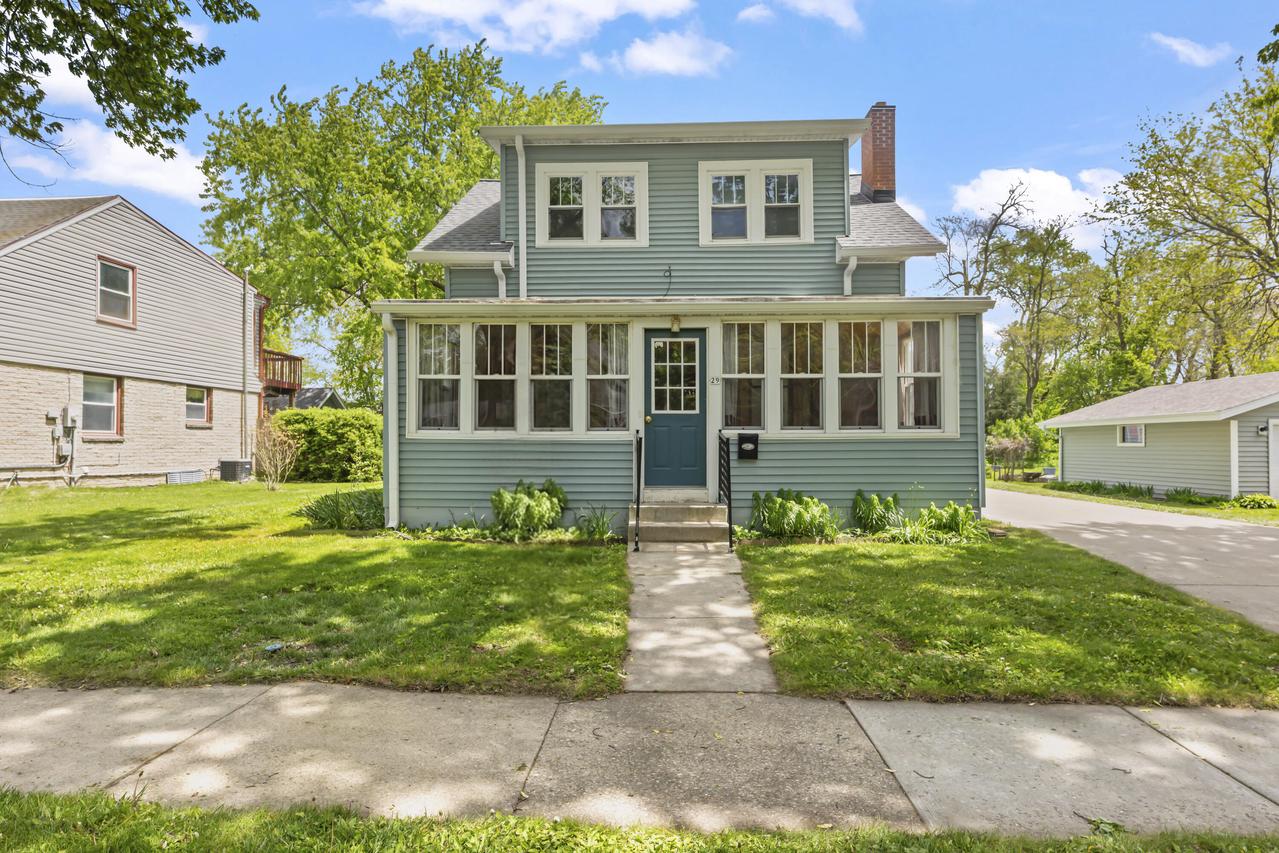 29 S Locust St, Oconomowoc, WI 53066